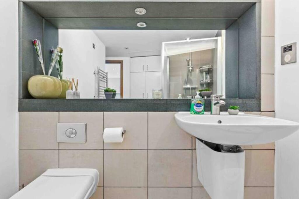 1 Bedroom In St Piccadilly Hy10 Londra